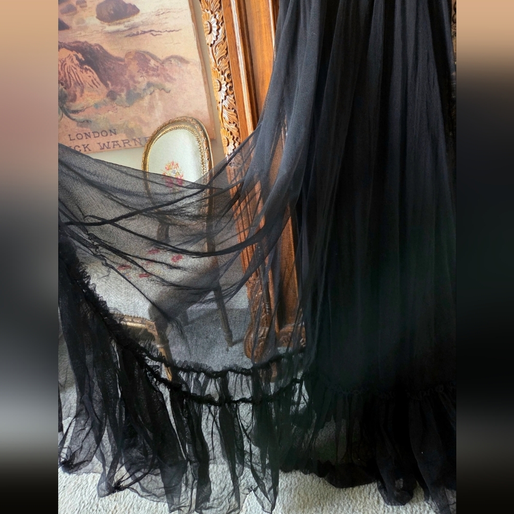 D&G Elegant Black Maxi Gown - Picture 7 of 8
